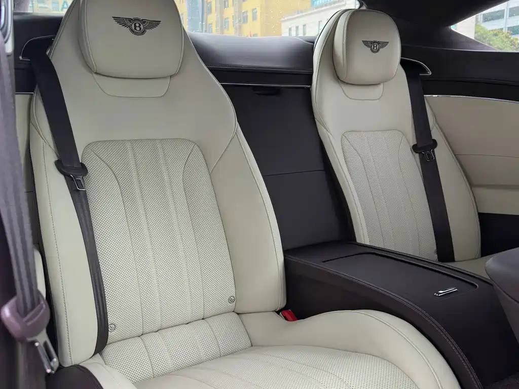 Bentley Continental 2022 — фото 15
