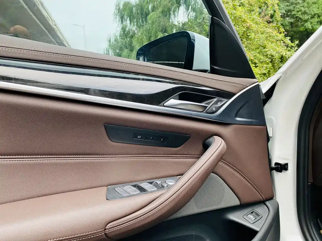 BMW 5 Series 2024 — фото 14
