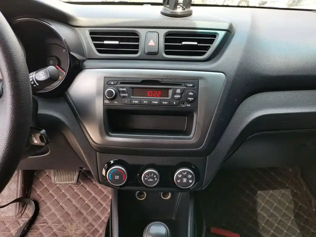 Kia K2 2015 — фото 13