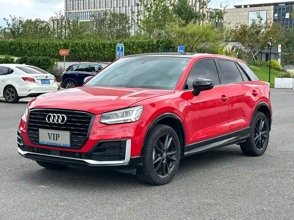 Audi Q2L 2020 — фото 1