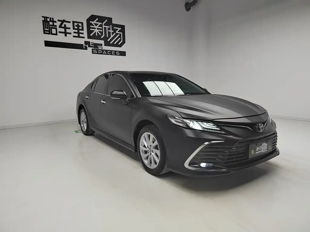 Toyota Camry 2022 — фото 3