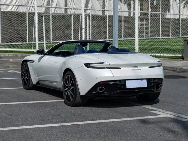 Aston Martin DB11 2019