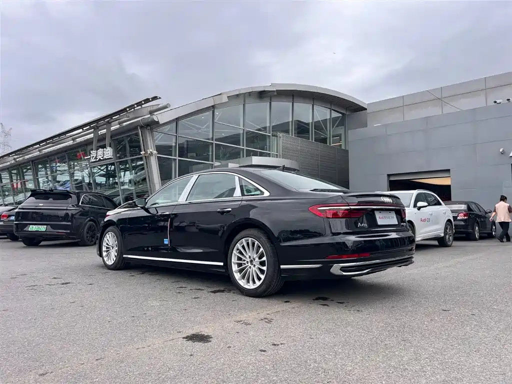 Audi A8 2025 — фото 10