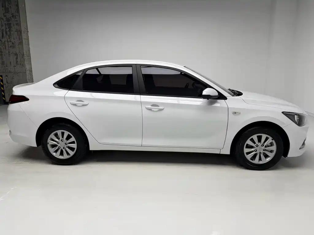 Hyundai Elantra 2020 — фото 9