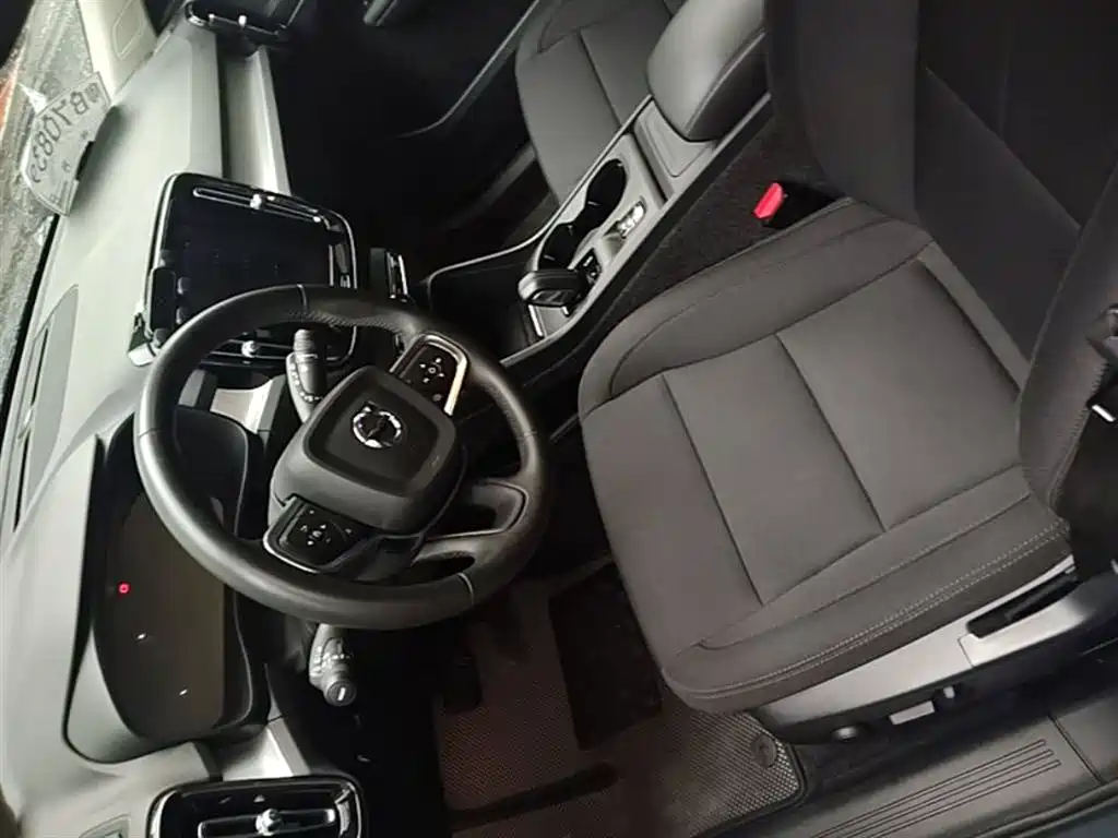 Volvo XC40 2021 — фото 15