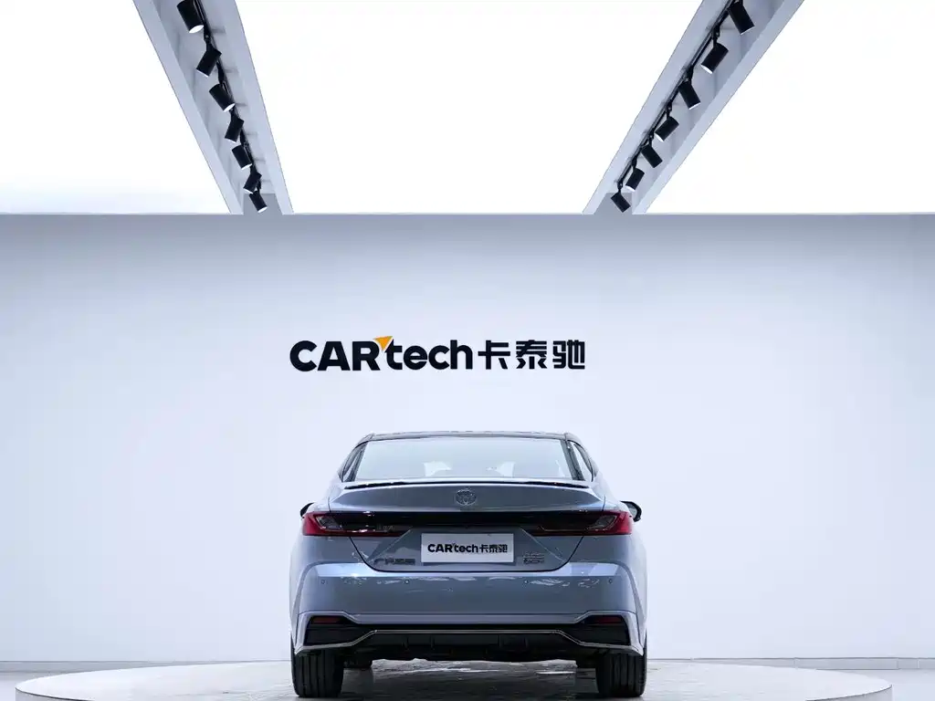 Toyota Camry 2024 — фото 4