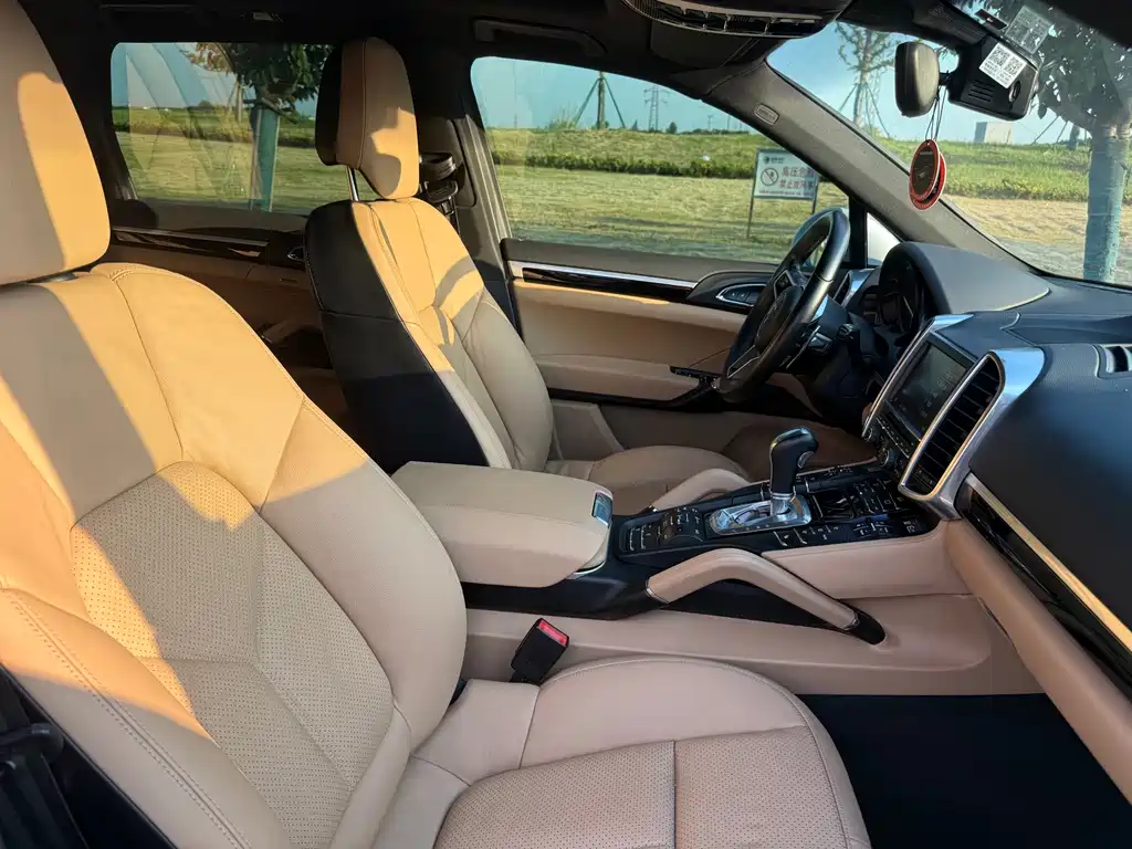 Porsche Cayenne 2016 — фото 11