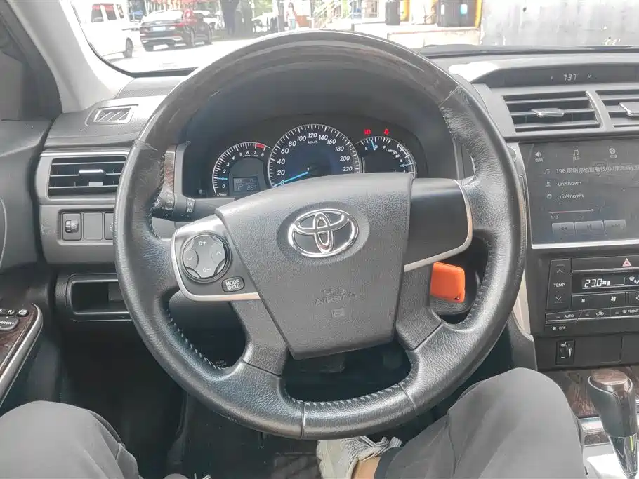 Toyota Camry 2015 — фото 15