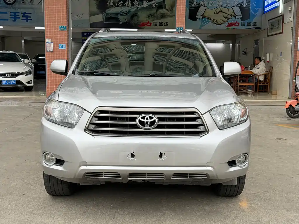 Toyota Highlander 2010 — фото 2