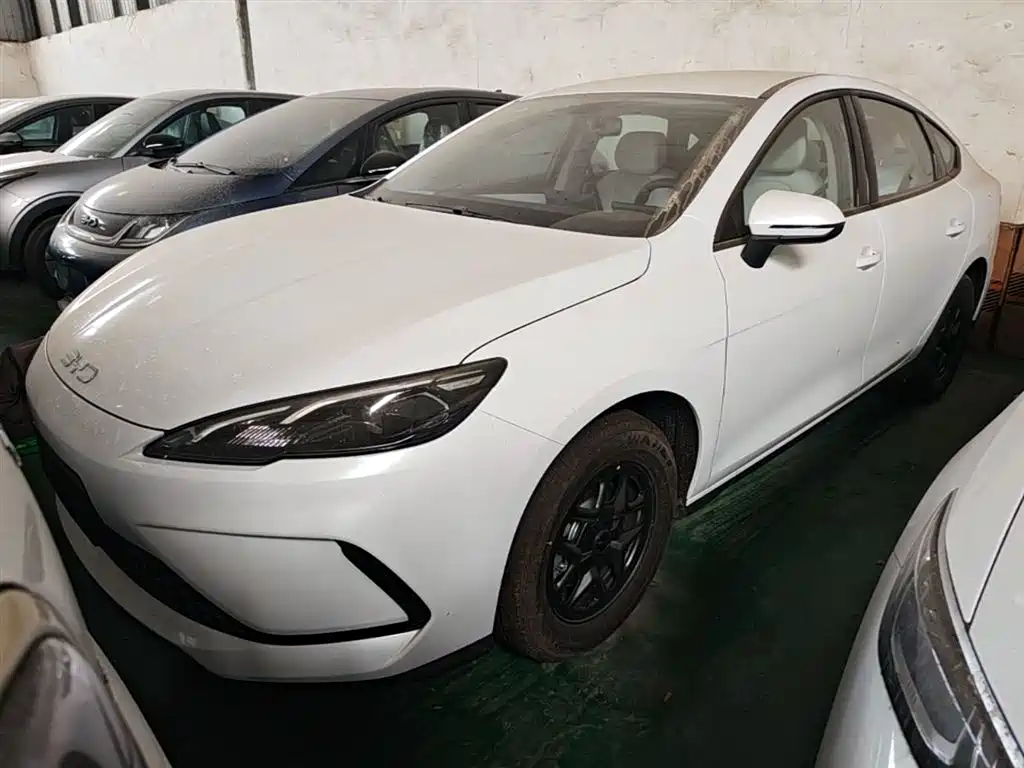BYD Seal 05 DM-i 2026 — фото 2