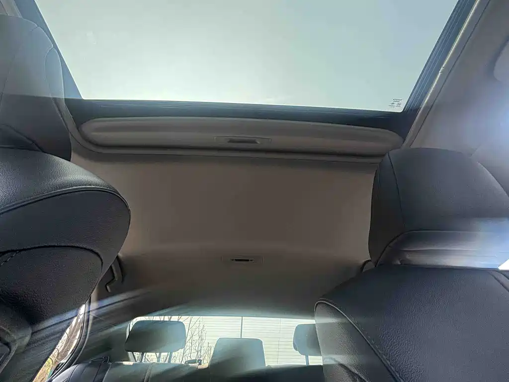 Toyota Camry 2023 — фото 11