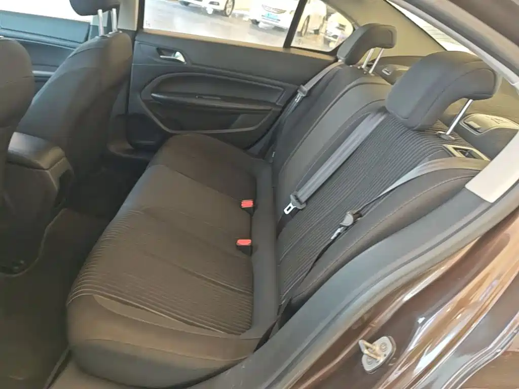 Peugeot 408 2015 — фото 17