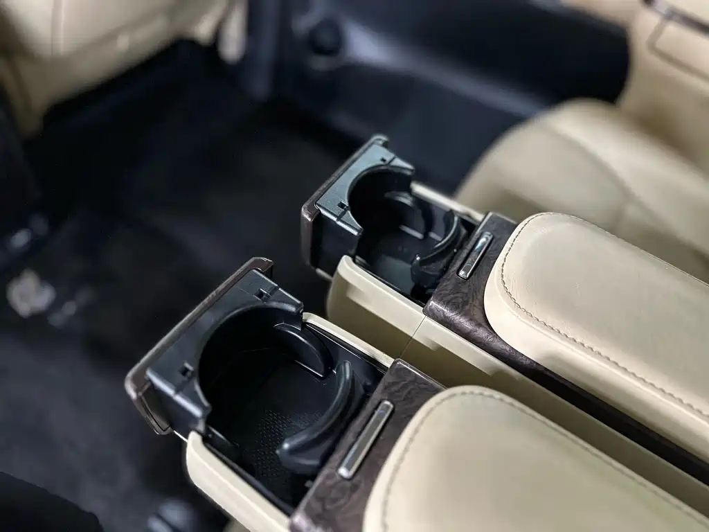 Toyota Alphard 2019 — фото 15