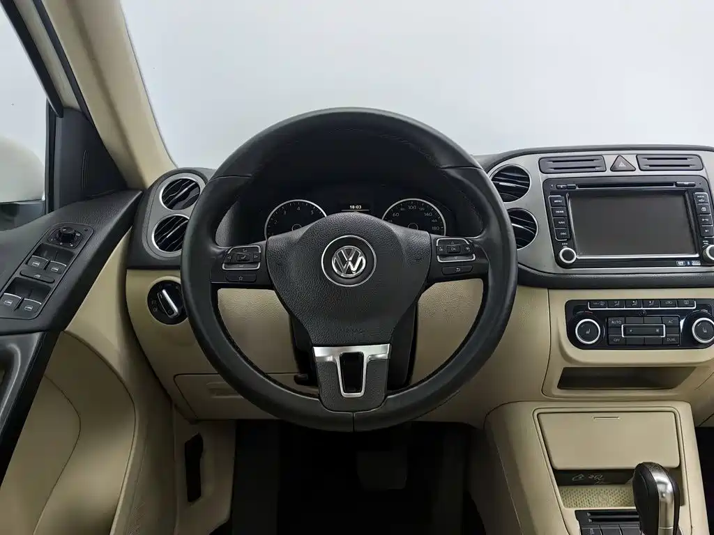 Volkswagen Tiguan 2012 — фото 11