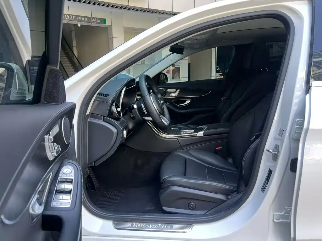 Mercedes-Benz C-Class 2021