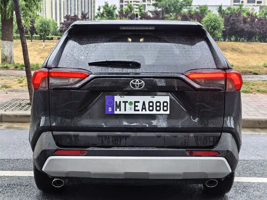 Toyota RAV4 2025 — фото 12