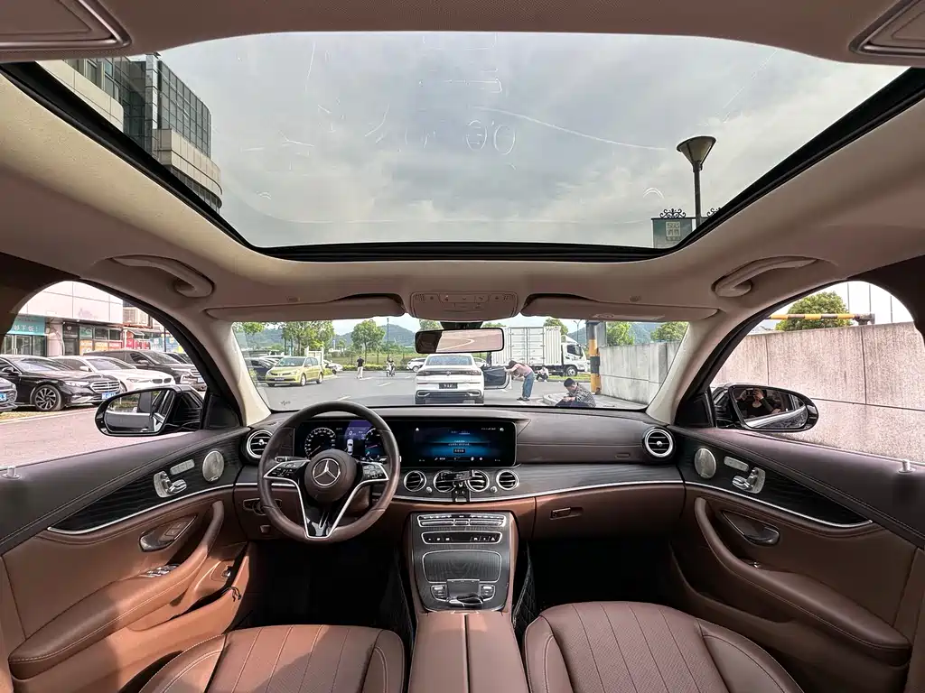 Mercedes-Benz E-Class 2023 — фото 10