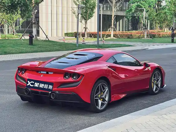 Ferrari F8 2021