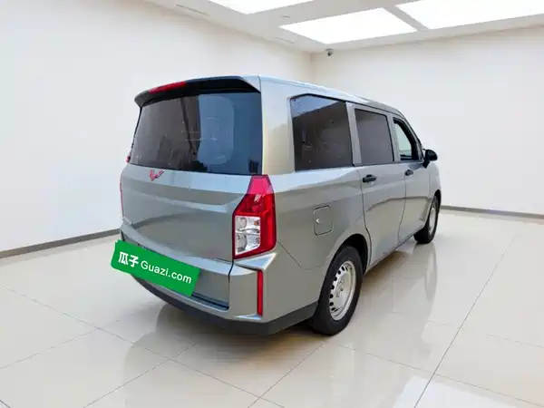 Wuling Hongguang PLUS 2022