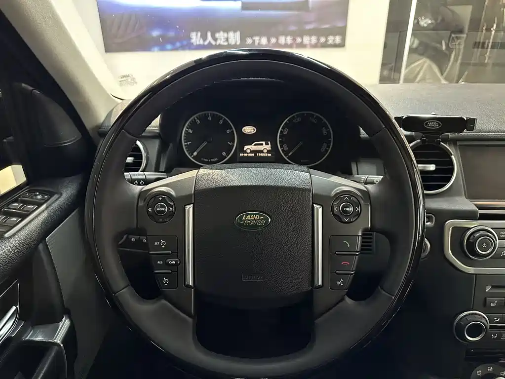 Land Rover Discovery 2010 — фото 10