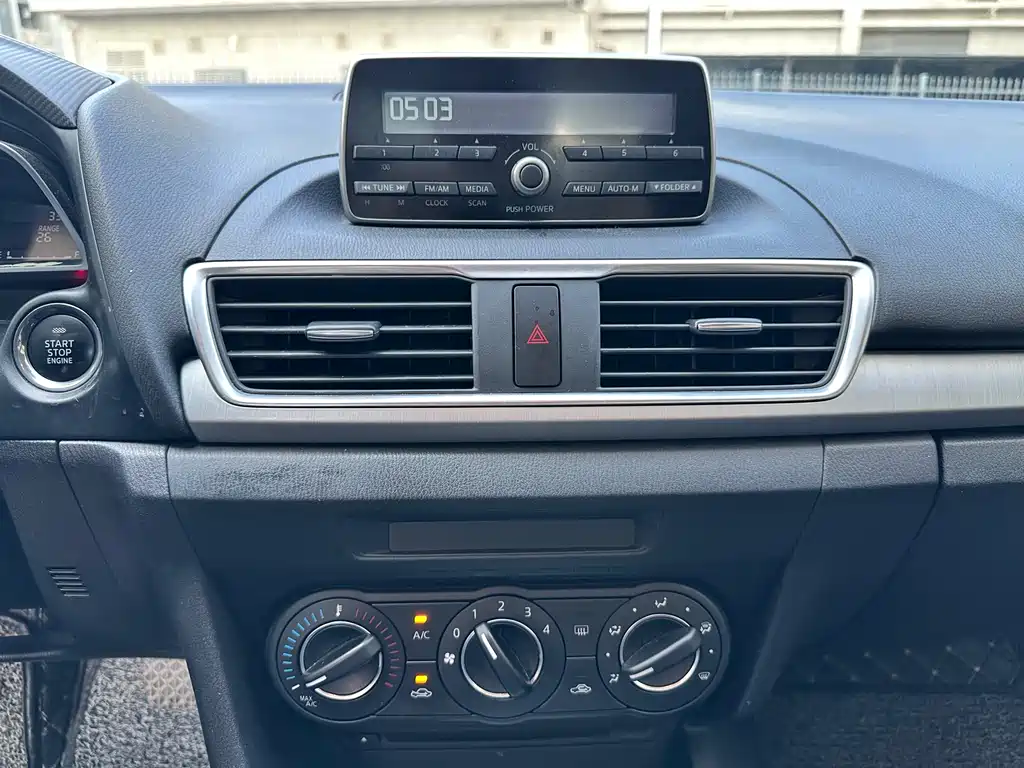 Mazda 3 Axela 2015 — фото 10