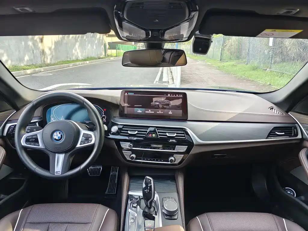BMW 5 Series New Energy 2022 — фото 9