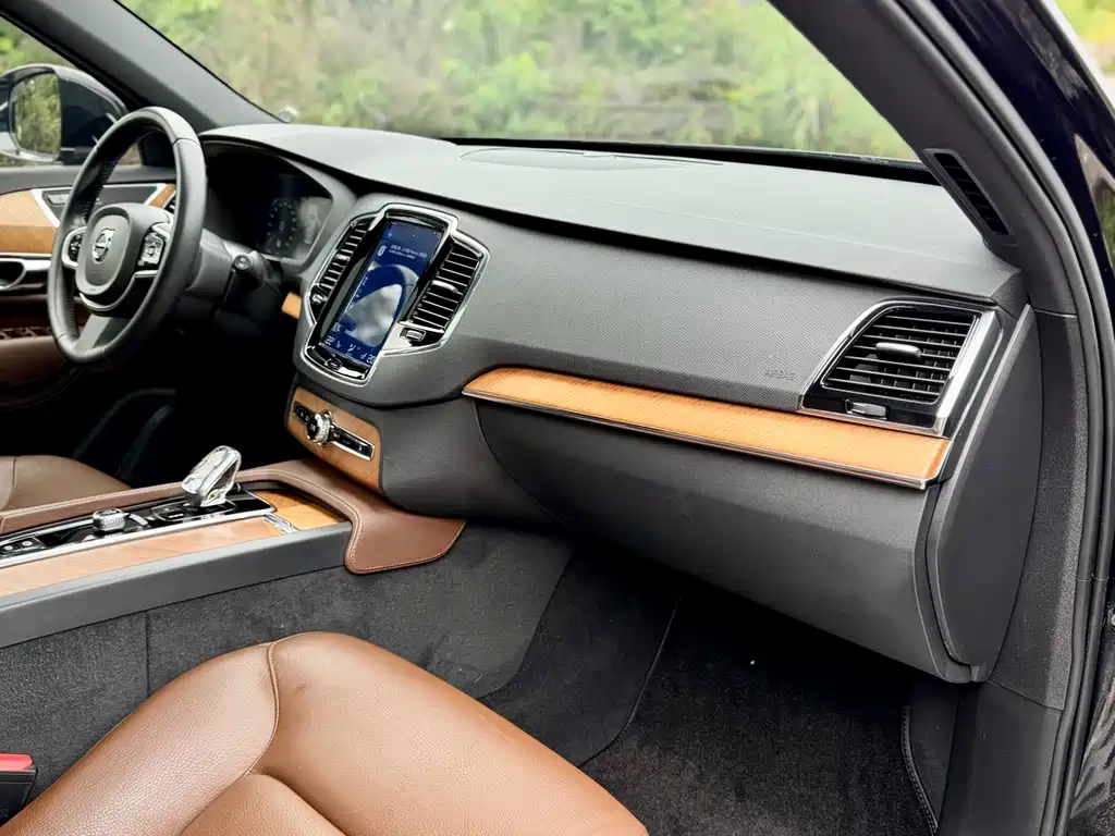 Volvo XC90 2022 — фото 26