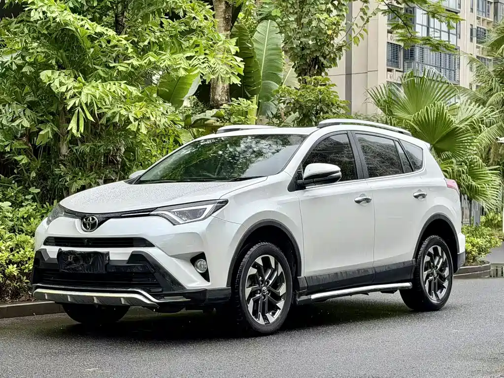Toyota RAV4 2017 — фото 1