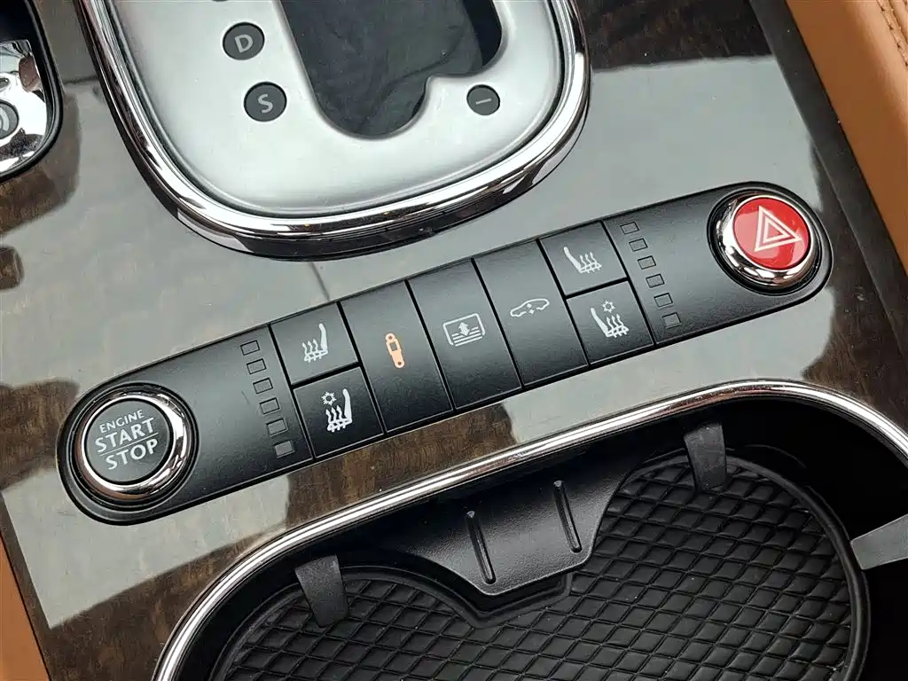 Bentley Flying Spur 2016 — фото 18