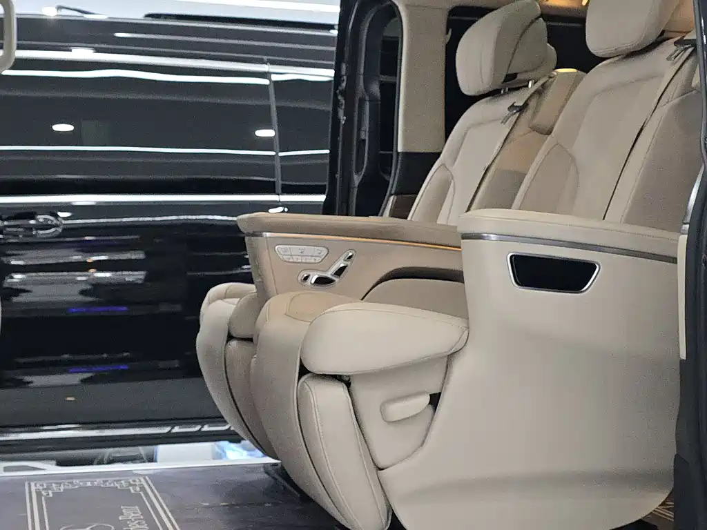 Mercedes-Benz V-Class 2023 — фото 10