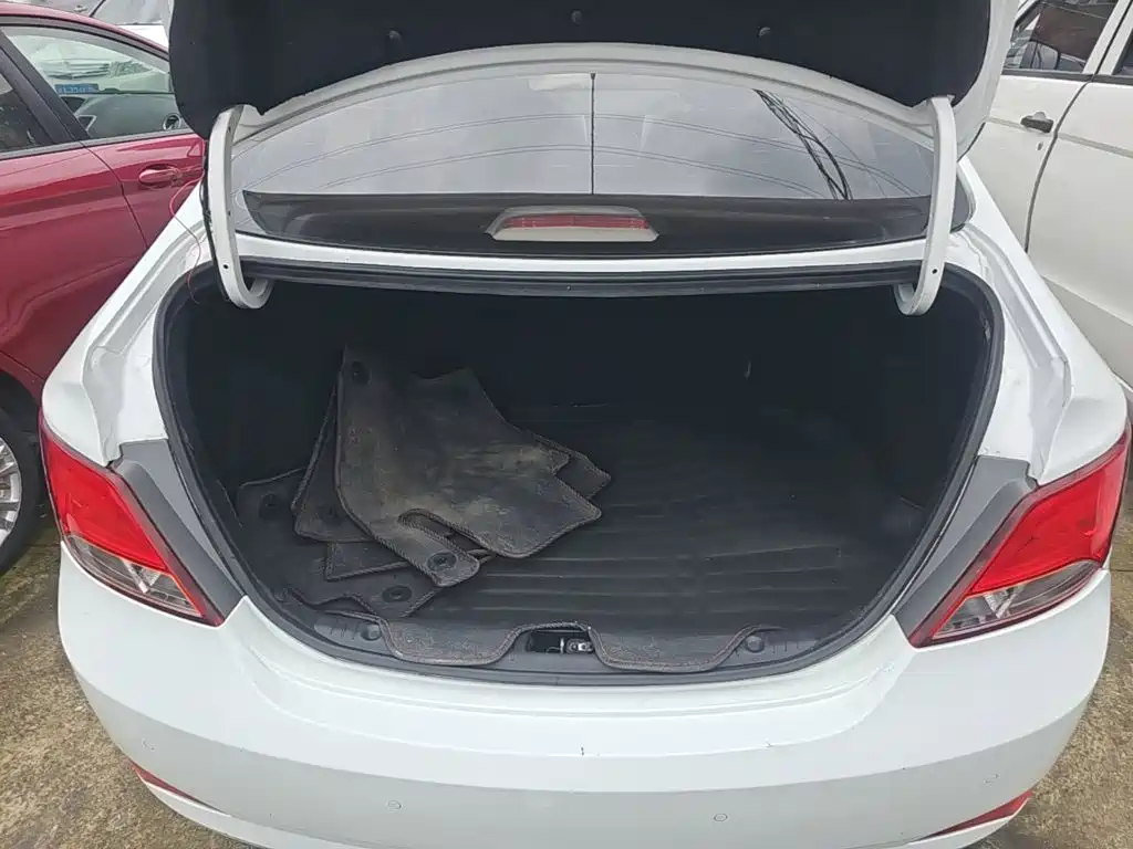 Hyundai Verna 2016 — фото 19