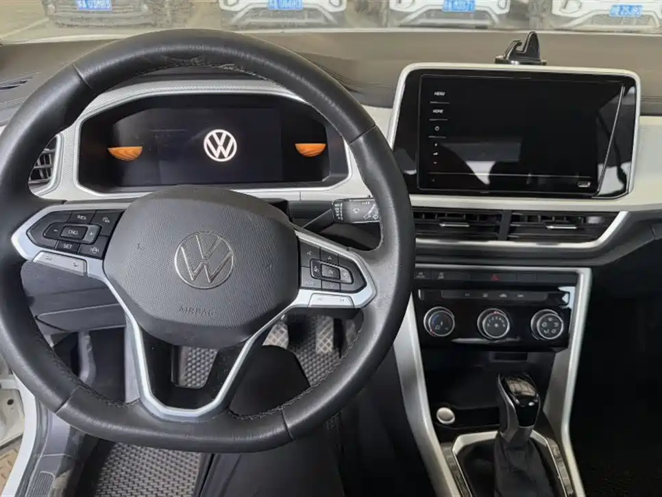 Volkswagen T-Roc 2024