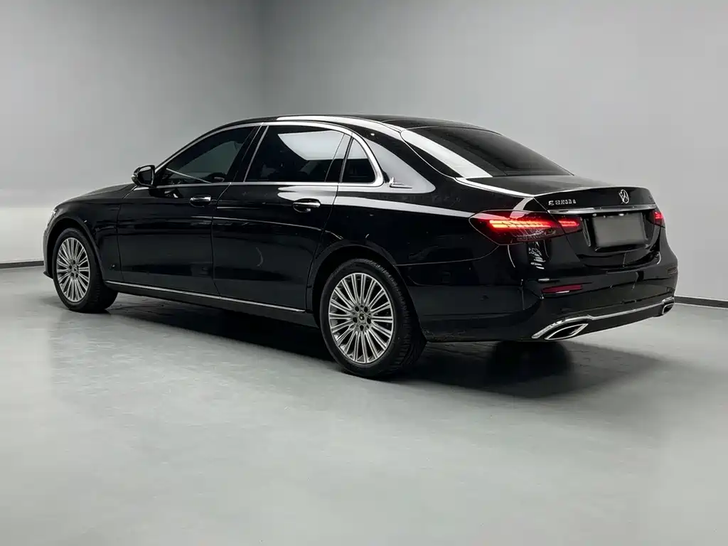 Mercedes-Benz E-Class 2023 — фото 6