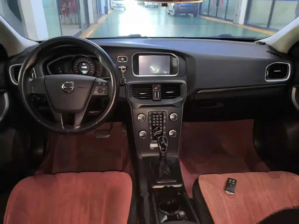 Volvo V40 2017 — фото 10