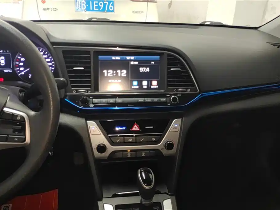 Hyundai Elantra 2017 — фото 13