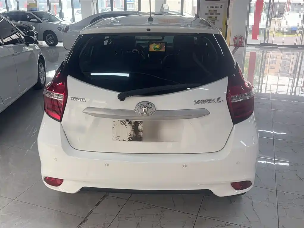 Toyota Yaris L 2022 — фото 11