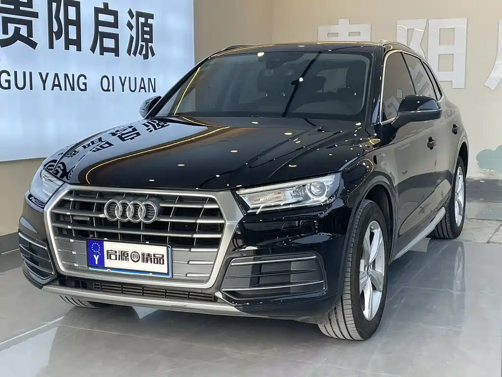 Audi Q5L 2020 — фото 1