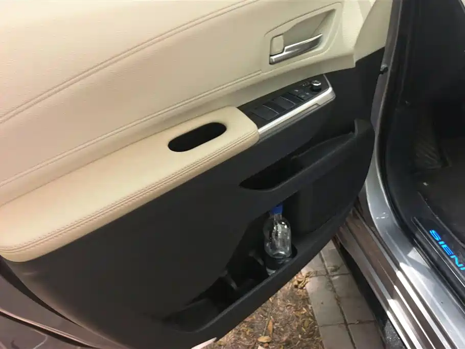 Toyota Sienna 2023