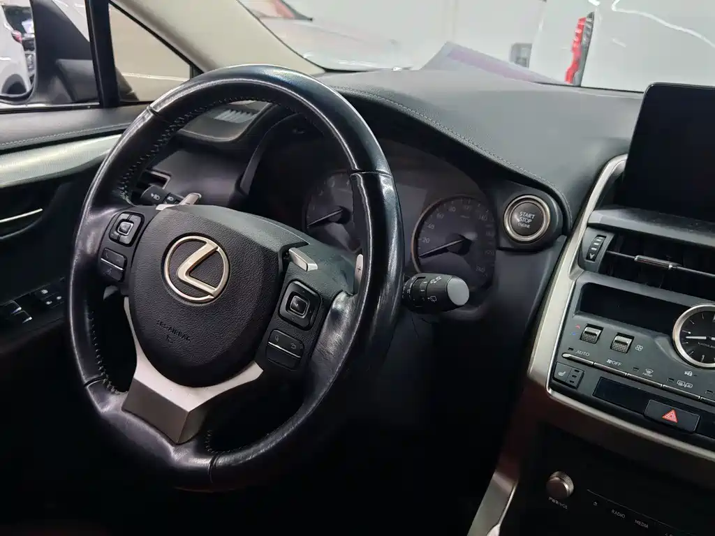 Lexus NX 2018 — фото 13