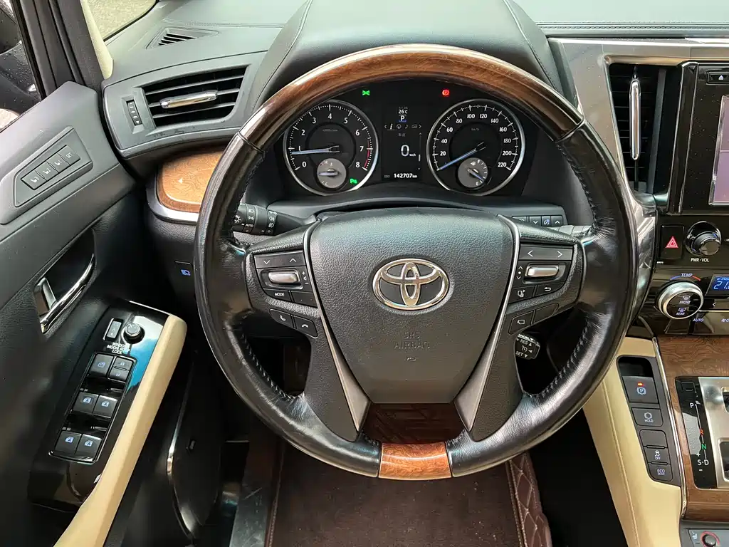 Toyota Alphard 2017 — фото 15