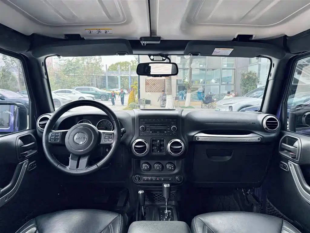 Jeep Wrangler 2017 — фото 15