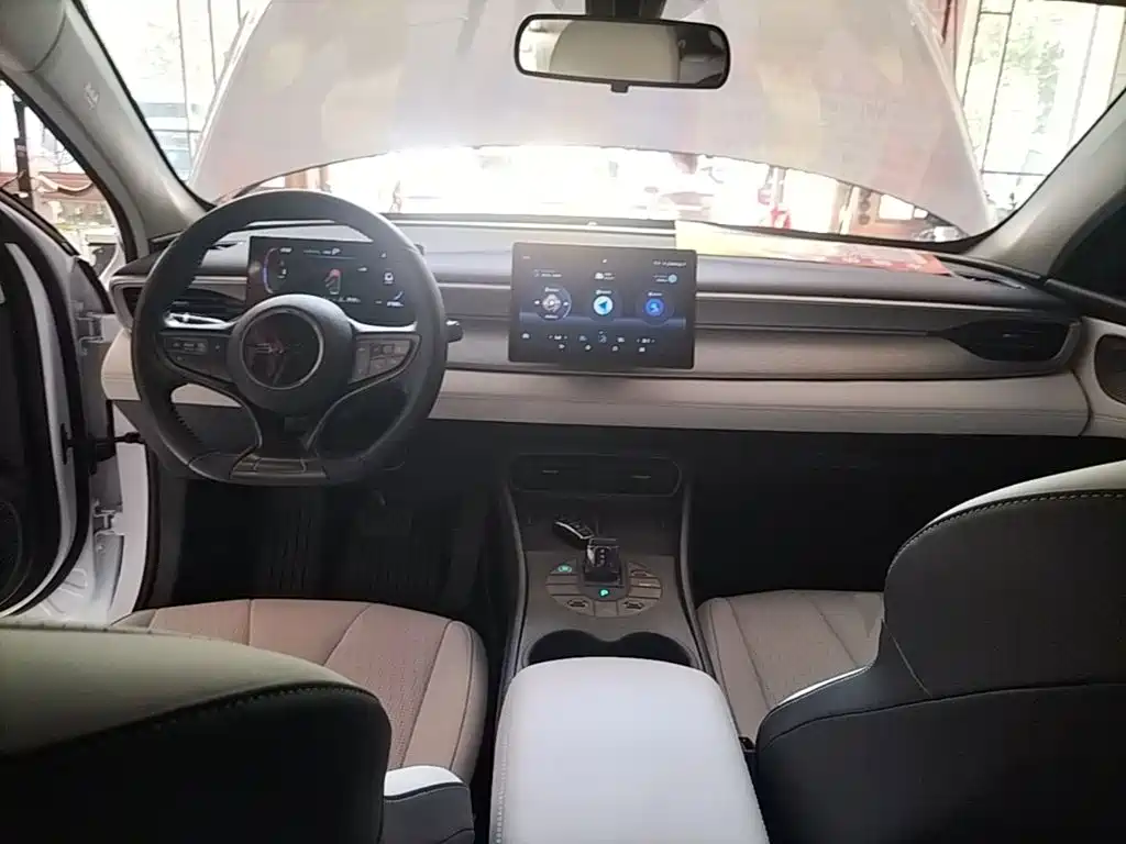 BYD Seal 05 DM-i 2025 — фото 10
