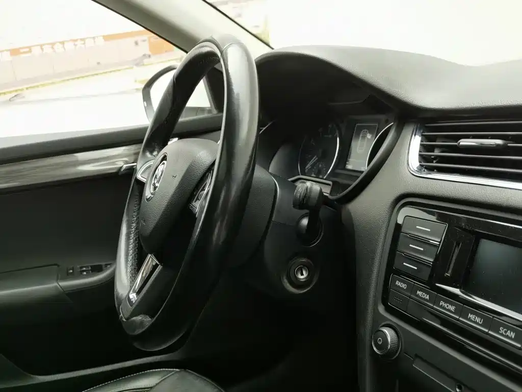 Skoda Octavia 2016 — фото 22