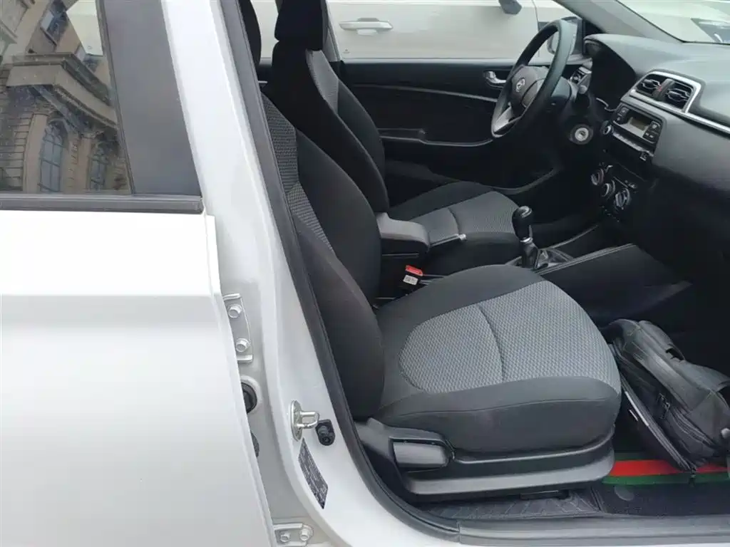 Hyundai Verna 2017 — фото 25