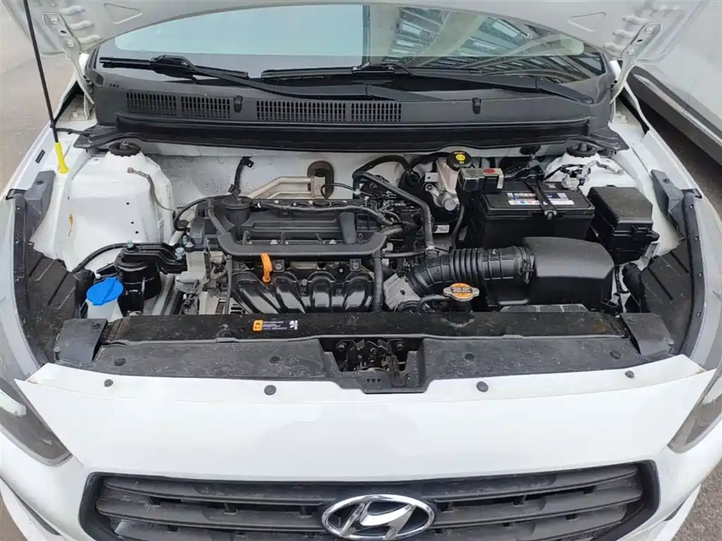 Hyundai Verna 2017 — фото 20