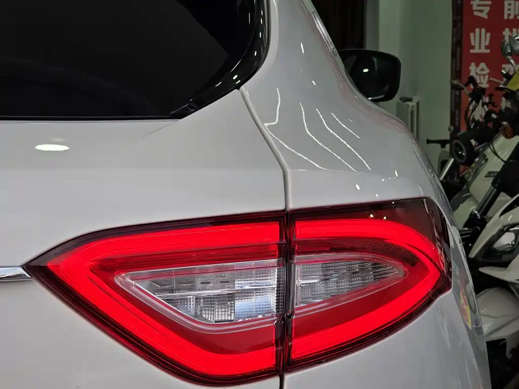 Maserati Levante 2017 — фото 6