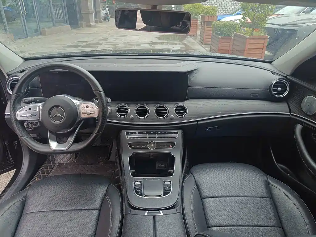 Mercedes-Benz E-Class 2019 — фото 13