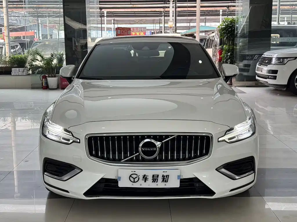Volvo S60 2021 — фото 2