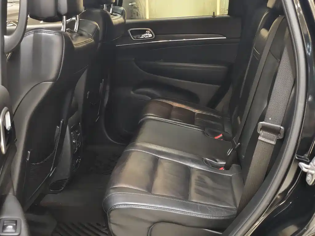 Jeep Grand Cherokee 2019 — фото 11