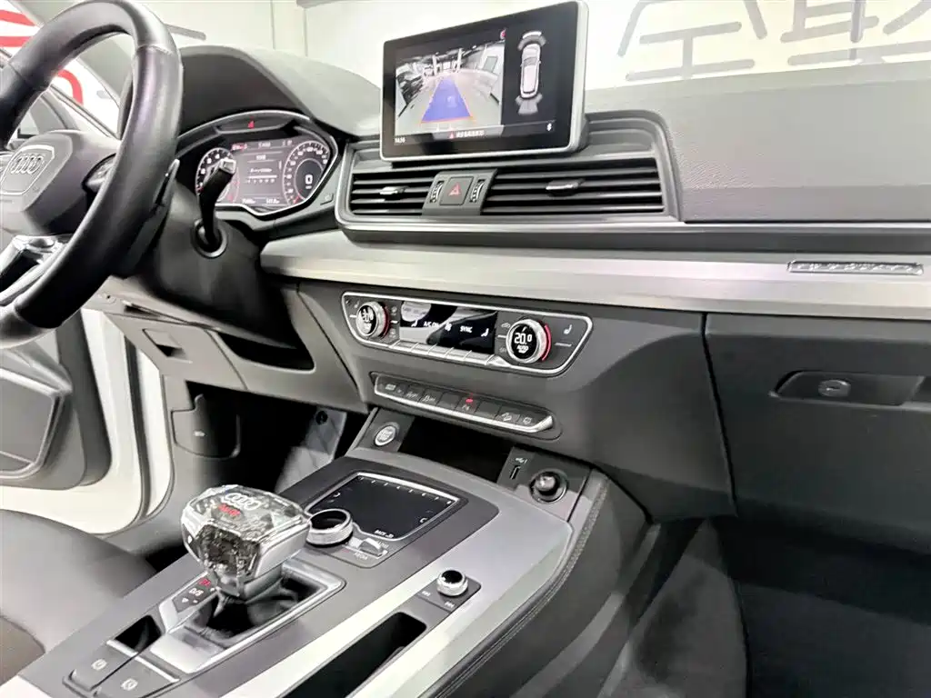 Audi Q5L 2019 — фото 18